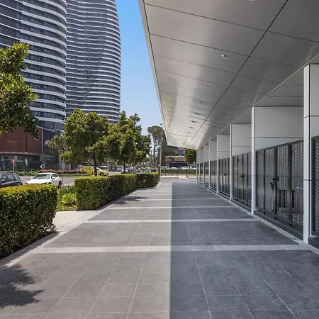 Meriton Suites Broadbeach Gold Coast Exterior photo The park's entrance