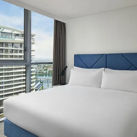 Meriton Suites Broadbeach Gold Coast Exterior photo A room at the hotel