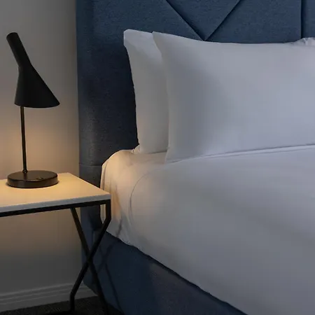 Meriton Suites Broadbeach Gold Coast Exterior photo A guest room at the hotel