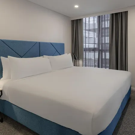Meriton Suites Broadbeach Gold Coast Exterior photo A guest room at the hotel