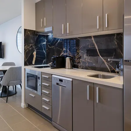 Meriton Suites Broadbeach Gold Coast Exterior photo A kitchen in a modern apartment