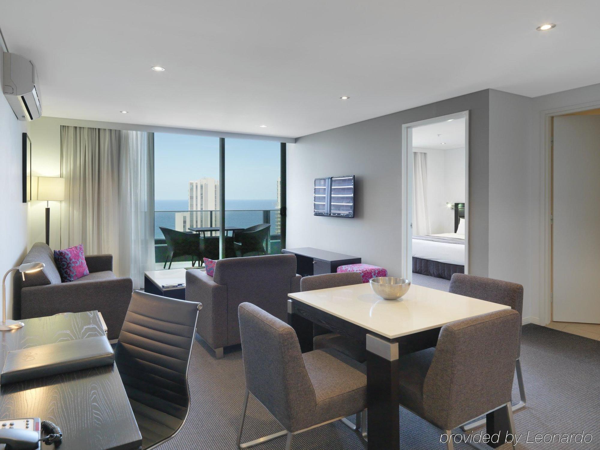 Meriton Broadbeach 5*