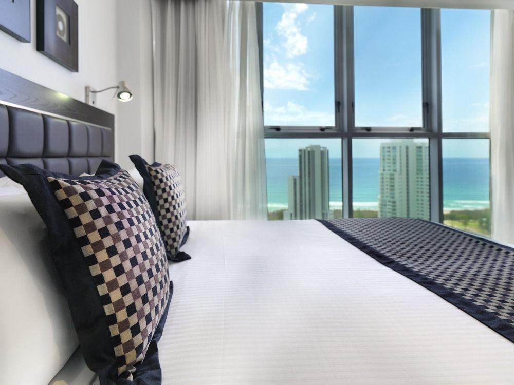 Meriton Broadbeach Hotel