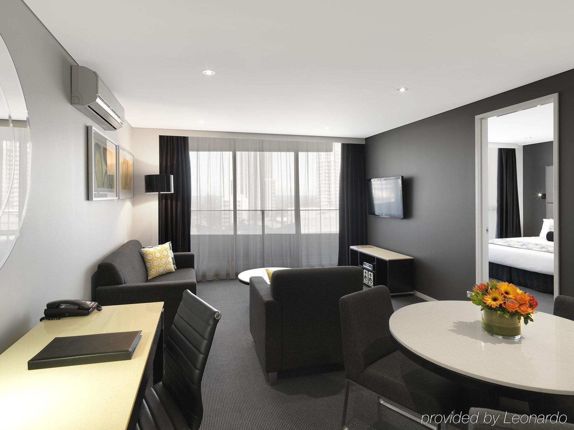 Meriton Broadbeach Hotel 5*